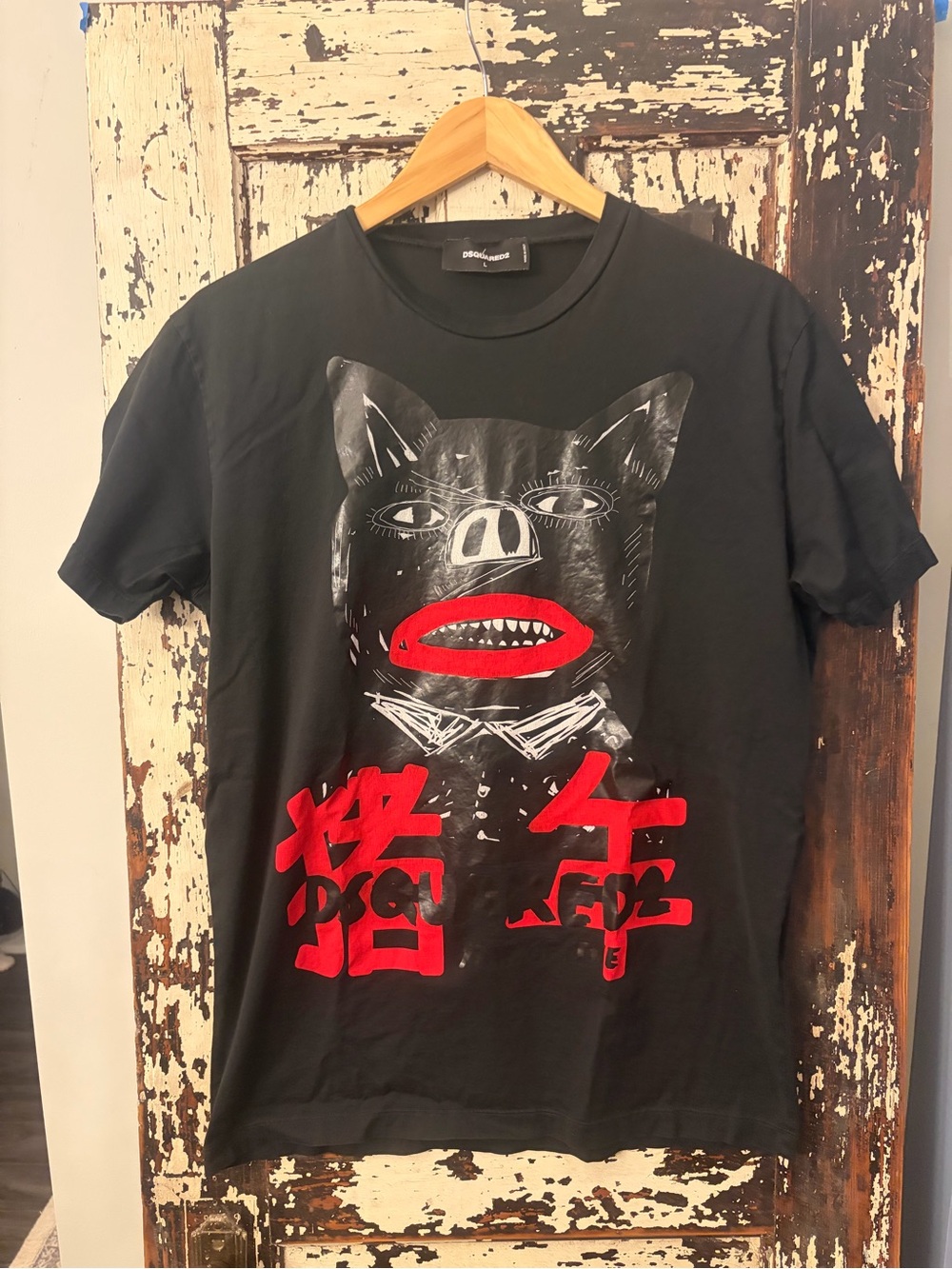 DSQUARED2 Black Tee with Red Graphic Face Motif. Size L